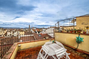 Unclassified image, 4 of 28, button - YiD Top-Floor Apartment with Panoramic Terrace in Florence (Firenze)