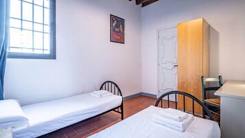 3 bedrooms, iron/ironing board, travel cot, free WiFi