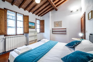 Unclassified image, 3 of 28, button - YiD Top-Floor Apartment with Panoramic Terrace in Florence (Firenze)