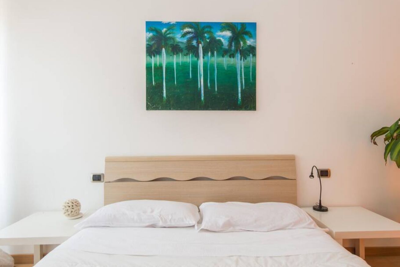 1 bedroom, bed sheets