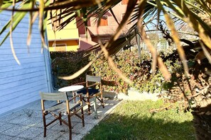 Outdoor dining - PALME 6 - Marcelli, two-room apartment with garden, Residence Le Palme (Marcelli)