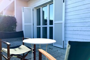 Outdoor dining - PALME 6 - Marcelli, two-room apartment with garden, Residence Le Palme (Marcelli)