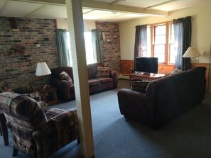 TV - Bunkhouse on Tagalong Golf Course (Birchwood)