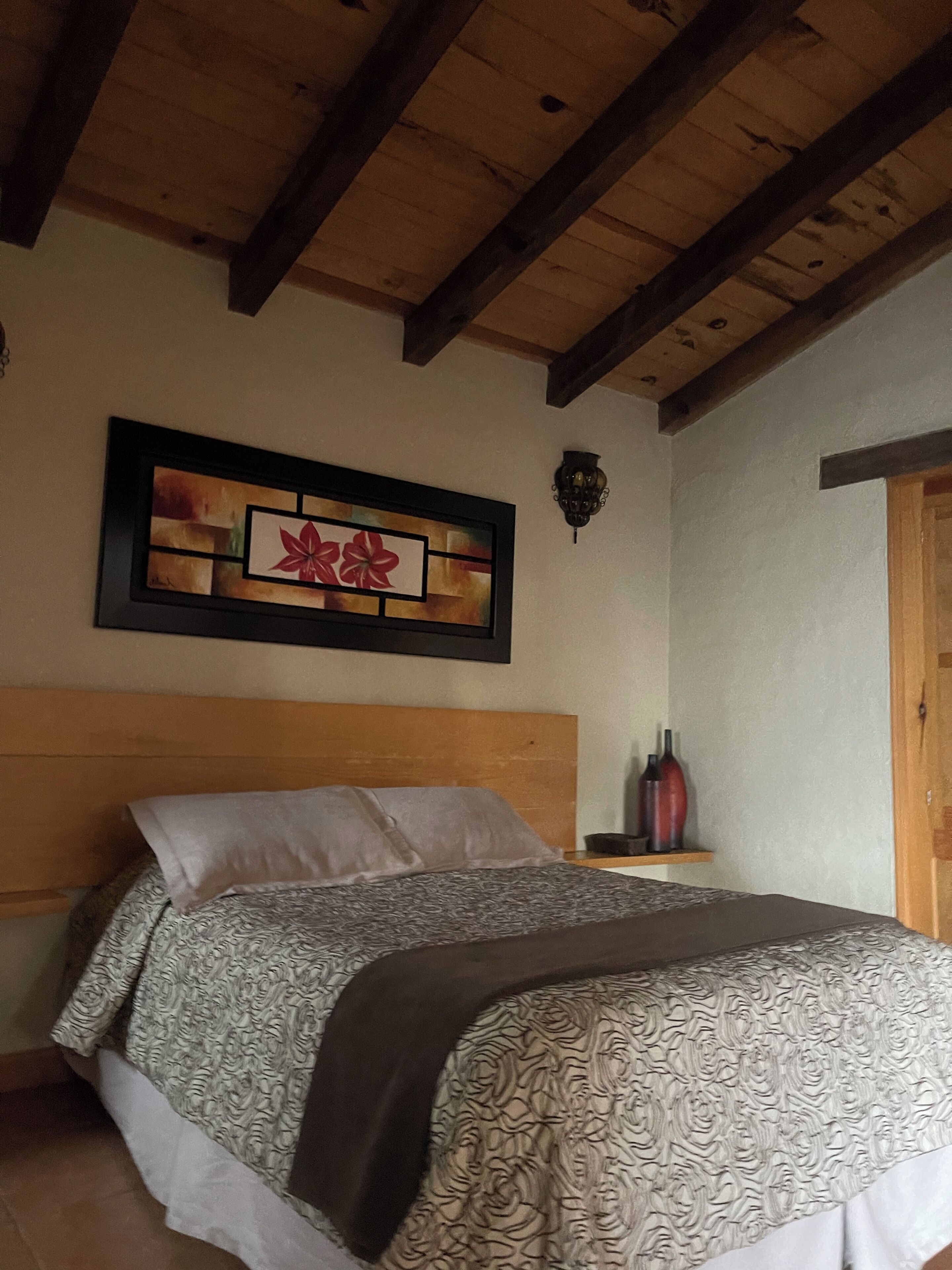 2 quartos, ferros/tábuas de passar roupa, Wi-Fi, roupa de cama