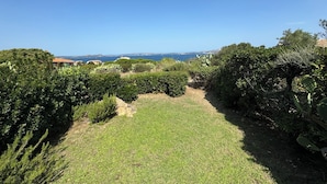 Property grounds - Exclusive Sea View Escape in Baja Sardinia (Baja Sardinia)