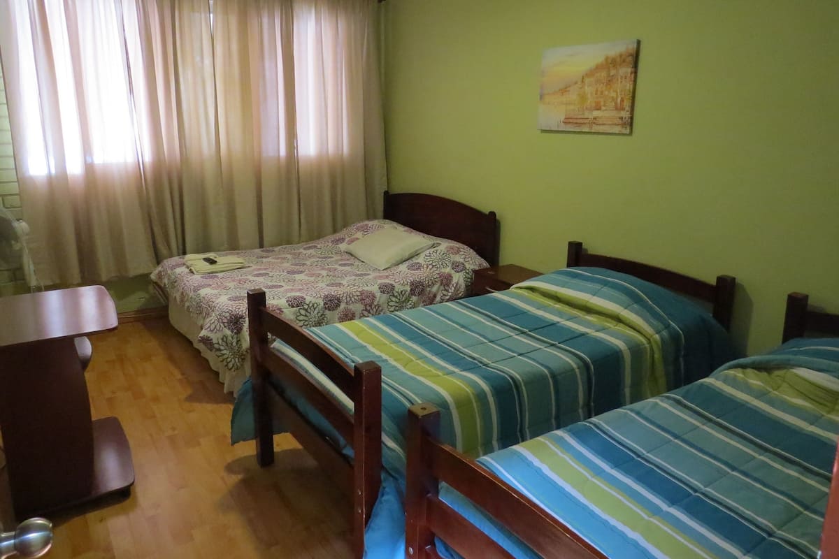 Habitación triple estándar | Wifi gratis y ropa de cama