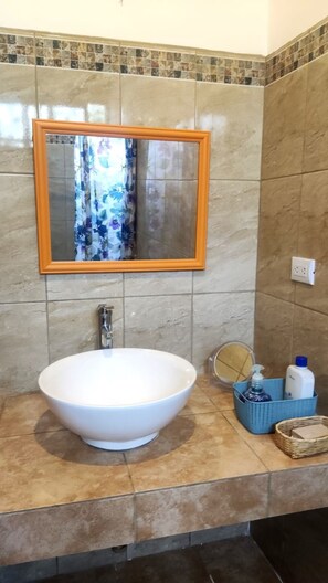 Handtücher, Seife, Shampoo, Toilettenpapier
