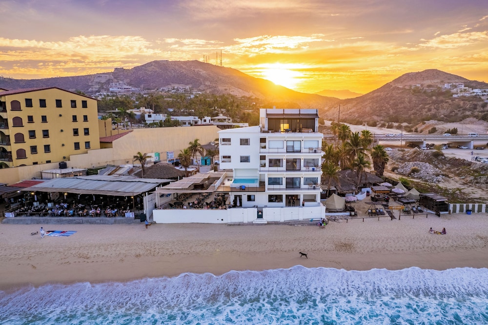 Cabo Break Hotel