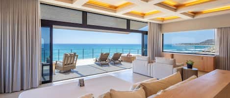 Panoramic Penthouse | 1 bedroom, free minibar, in-room safe, iron/ironing board