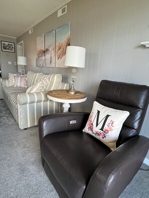 Smart TV - NEW FOR 2024! 1st Floor, 2BR-2BA Renovated Waterfront Condo @ Inlet Point Villas (North Myrtle Beach, SC)