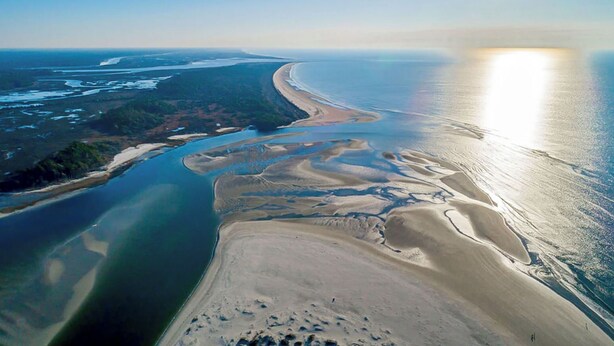 An aerial view of a coastal landscape with a beach, sand dunes, and a river. - Miele di North Myrtle Beach — 1st Floor, 2BR-2BA Condo @ Inlet Point Villas (North Myrtle Beach, SC)