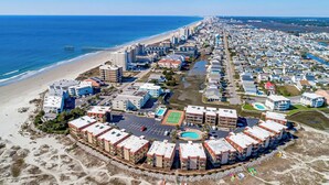 An aerial view of a coastal residential area with beachfront properties, a beach, and a pier. - Miele di North Myrtle Beach — 1st Floor, 2BR-2BA Condo @ Inlet Point Villas (North Myrtle Beach, SC)