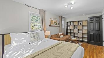 4 slaapkamers, een strijkplank/strijkijzer, wifi, beddengoed