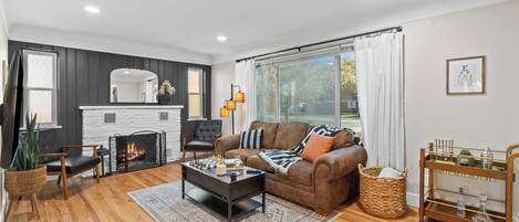 Smart-TV, Kamin, Tischfußball