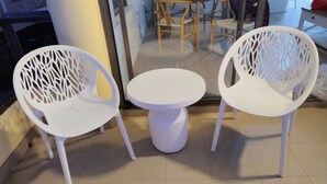 Outdoor dining - Marine Parade - Ocean Views - Unit 6 (The Entrance)