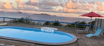 Caraibes in Blue, apt with swimming pool and magnificent view of Les Saintes.