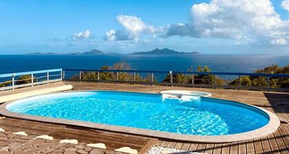 Caraibes in Blue, apt with swimming pool and magnificent view of Les Saintes.