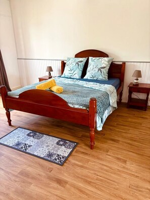 2 bedrooms, iron/ironing board, free WiFi, bed sheets