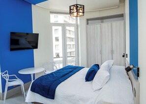 Bureau, espace de travail pour ordinateur portable