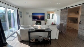 Smart TV, fireplace, video games