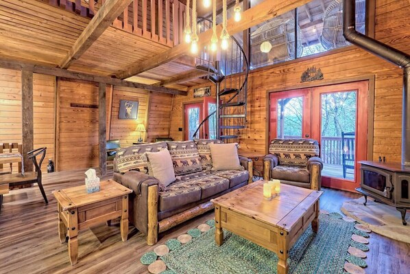 Smart TV, fireplace, foosball, books - Downtown Helen Escape: Hot Tub, Sauna, Games & Fire Pit! (Helen)