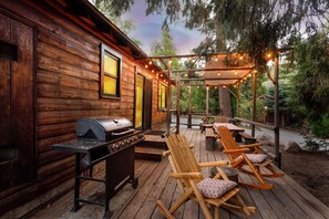 #15 Wild Bills | Terrace/patio - Arrowhead Pine Rose Cabins (Twin Peaks)