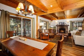 Cabin, 3 phòng ngủ, quang cảnh núi | Phòng ăn