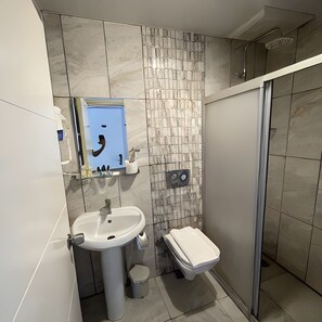 Deluxe Room | Bathroom