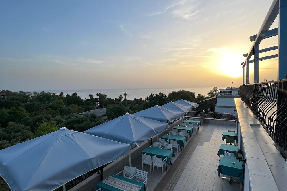 Beachway Hotel Side