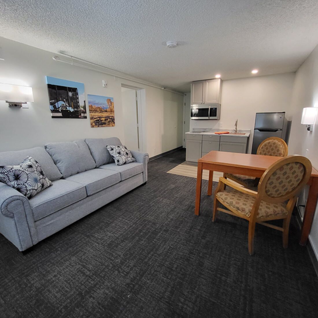 Secure Access Building, Fresh Fully Remodeled Apartment