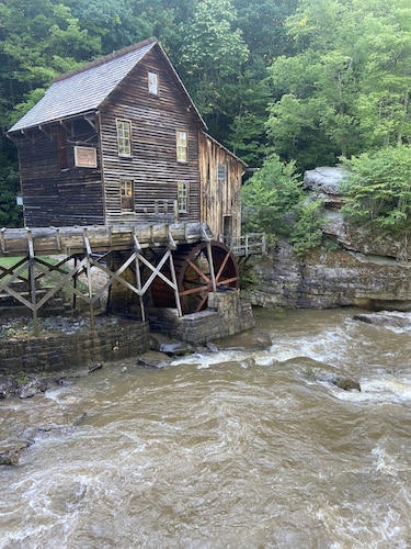 The Park House sleeps 9 comfortably. Come visit the NRGNP in Wild, Wonderful WV.