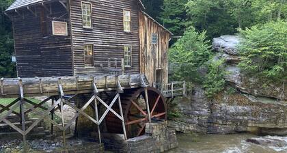 The Park House sleeps 9 comfortably. Come visit the NRGNP in Wild, Wonderful WV.