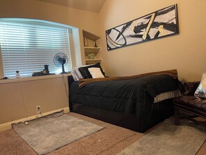 3 makuuhuonetta, työpöytä, silitysrauta/-lauta, Wi-Fi