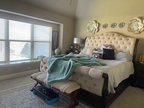 3 bedrooms, desk, iron/ironing board, WiFi