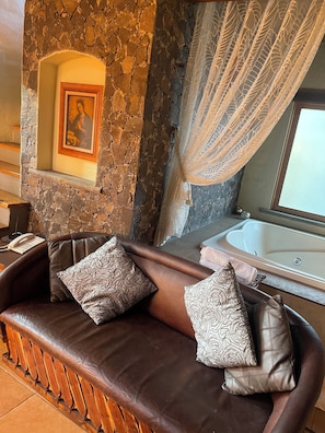 Interior - Hermosa Cabaña de Lujo con Jardines Amplios (Mazamitla)