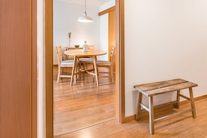 Dining - JOIVY Modern flat near Douro River (Porto)