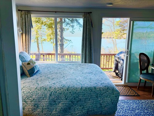 Lakefront Chicago Bay Hideaway