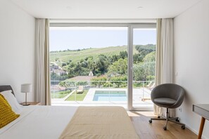 4 quartos, ferros/tábuas de passar roupa, Wi-Fi, roupa de cama
