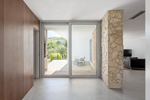 Interior - JOIVY Exquisite villa w/ Pool & Parking (Alenquer)