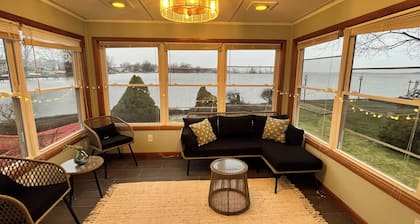 New Romantic Lake House!