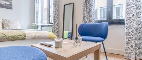 5 Schlafzimmer, Schreibtisch, WLAN, Bettwäsche