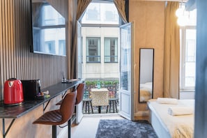 6 chambres, bureau, Wi-Fi, draps fournis