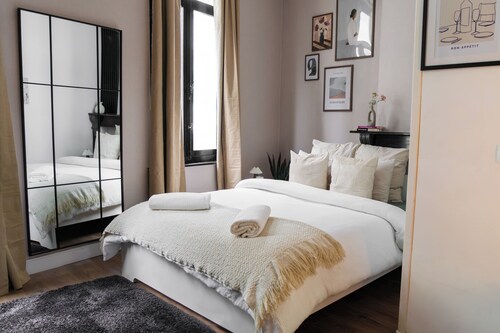 Modern Comfort: Elegant 5 BR Apt. at Ghent's Core