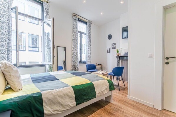 5 chambres, bureau, Wi-Fi, draps fournis