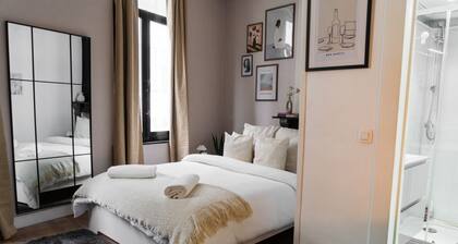 Creative Corner: Stylish Apt. in Ghent's Heart