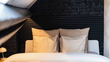 1 bedroom, desk, WiFi, bed sheets