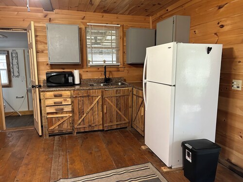 The Guesthouse- A cabin at Doe Mountain 