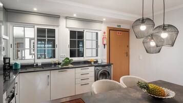 Coffee/tea maker, fridge, microwave, oven