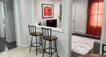 NewRo Chic Retreat- 3 Bdrms 30 min to NYC