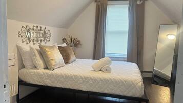 3 bedrooms, desk, iron/ironing board, WiFi